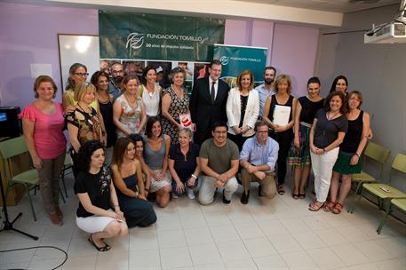 23/07/2015. Rajoy visita la Fundación Tomillo. Foto de familia, del presidente del Gobierno, Mariano Rajoy, la ministra de Empleo y Segurida...