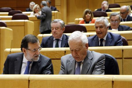 26/05/2015. Rajoy asiste a la sesión de control en el Senado. El presidente del Gobierno, Mariano Rajoy, junto al ministro de Asuntos Exteri...