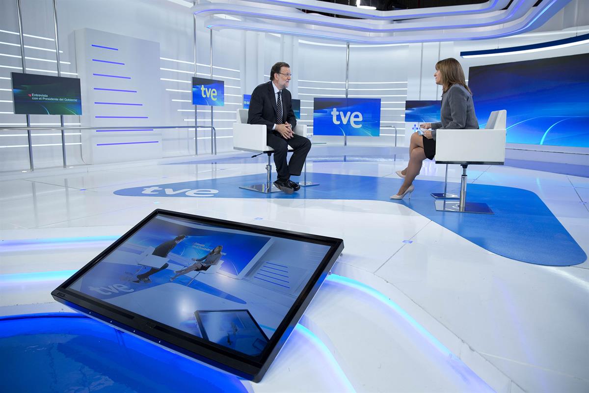 26/10/2015. Entrevista en TVE. El presidente del Gobierno, Mariano Rajoy, es entrevistado por Ana Blanco en los informativos de TVE.