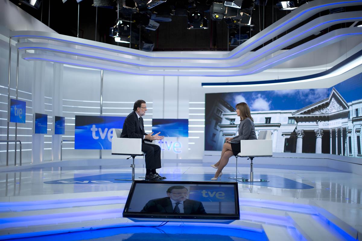 26/10/2015. Entrevista en TVE. El presidente del Gobierno, Mariano Rajoy, es entrevistado por Ana Blanco en los informativos de TVE.
