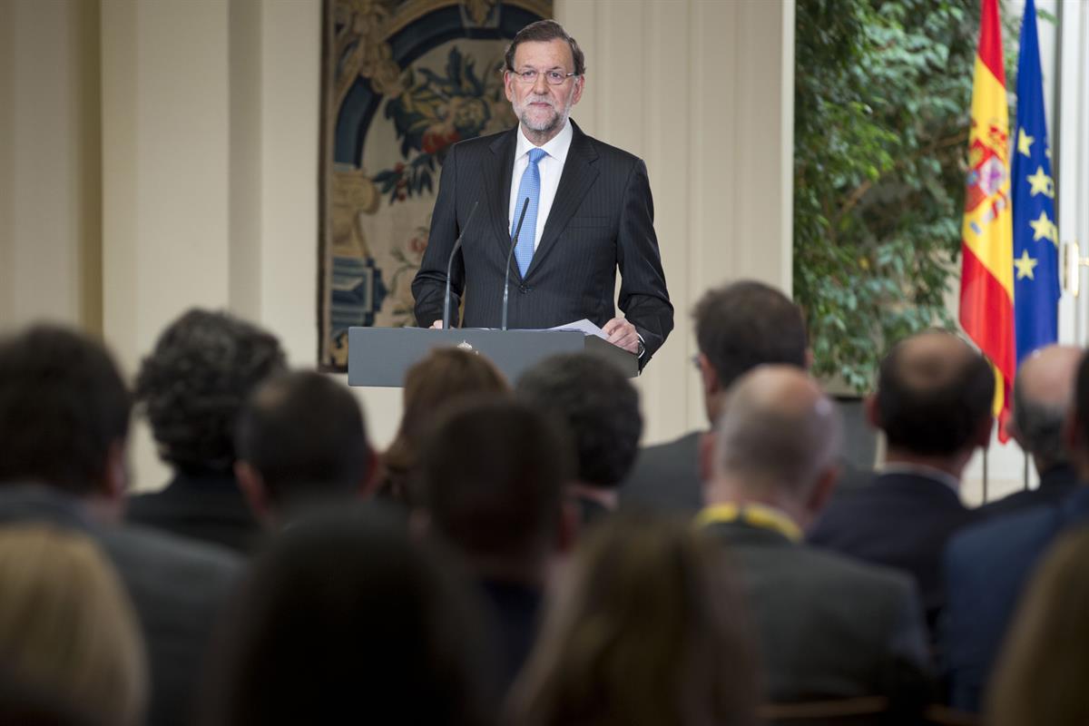 26/10/2015. Rajoy comparece tras el Consejo de Ministros extraordinario. El presidente del Gobierno, Mariano Rajoy, ha comparecido ante los ...