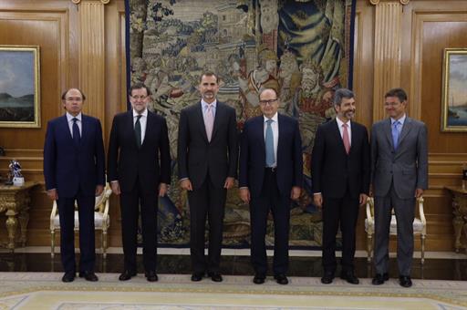 Mariano Rajoy junto a los asistentes a la ceremonia (Foto: Casa SM El Rey)