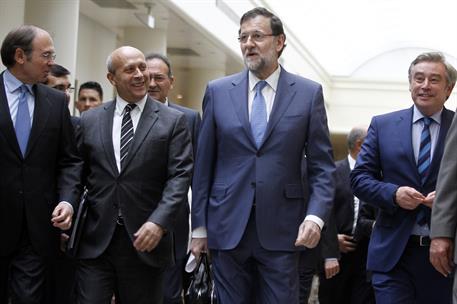 28/04/2015. Rajoy interviene en la sesión de control del Senado. El presidente del Gobierno, Mariano Rajoy, junto al ministro de Educación, ...