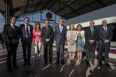 29/09/2015. Rajoy inaugura la línea de Alta Velocidad Valladolid-Palencia-León. El presidente del Gobierno, Mariano Rajoy, la ministra de Fo...