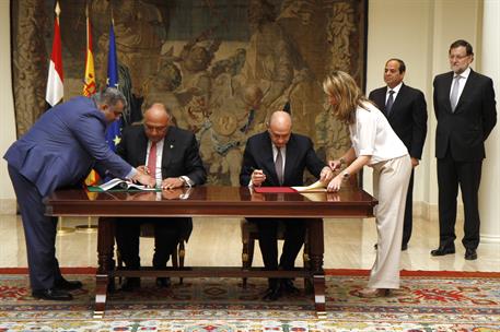 30/04/2015. Rajoy recibe al presidente de la República Árabe de Egipto. El ministro del Interior, Jorge Fernández, firma un acuerdo con el m...
