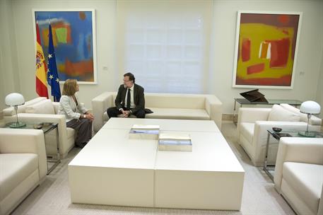 30/10/2015. Mariano Rajoy recibe a María Dolores de Cospedal. El presidente del Gobierno, Mariano Rajoy, junto a la secretaria general del P...