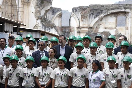 8/03/2015. Viaje oficial a Guatemala. El presidente del Gobierno, Mariano Rajoy, durante su visita al Centro de Formación y Escuela Taller d...