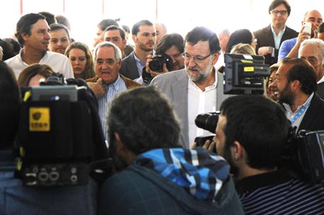 24/05/2015. Rajoy ejerce su derecho al voto. El presidente del Gobierno, Mariano Rajoy en su colegio electoral.