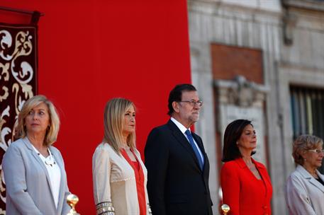 2/05/2016. Rajoy asiste a los actos del Dos de Mayo. El presidente del Gobierno en funciones, Mariano Rajoy, acompañado de la presidenta de ...