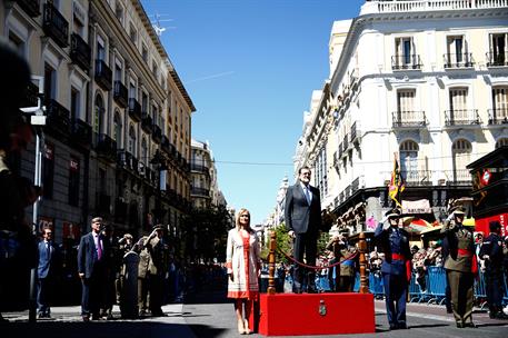 2/05/2016. Rajoy asiste a los actos del Dos de Mayo. El presidente del Gobierno en funciones, Mariano Rajoy, acompañado la presidenta de la ...