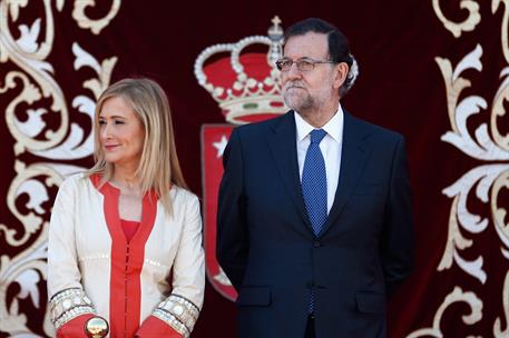 2/05/2016. Rajoy asiste a los actos del Dos de Mayo. El presidente del Gobierno en funciones, Mariano Rajoy, y la presidenta de la Comunidad...