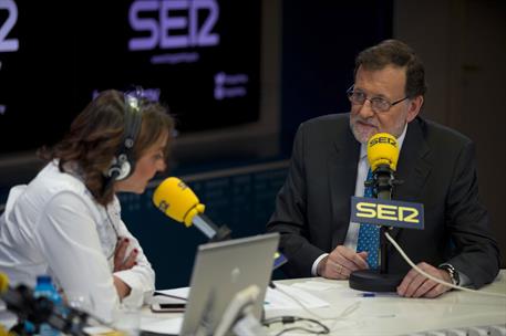 4/05/2016. Entrevista a Rajoy en la Cadena Ser. El presidente del Gobierno en funciones, Mariano Rajoy, junto a la periodista Pepa Bueno, du...