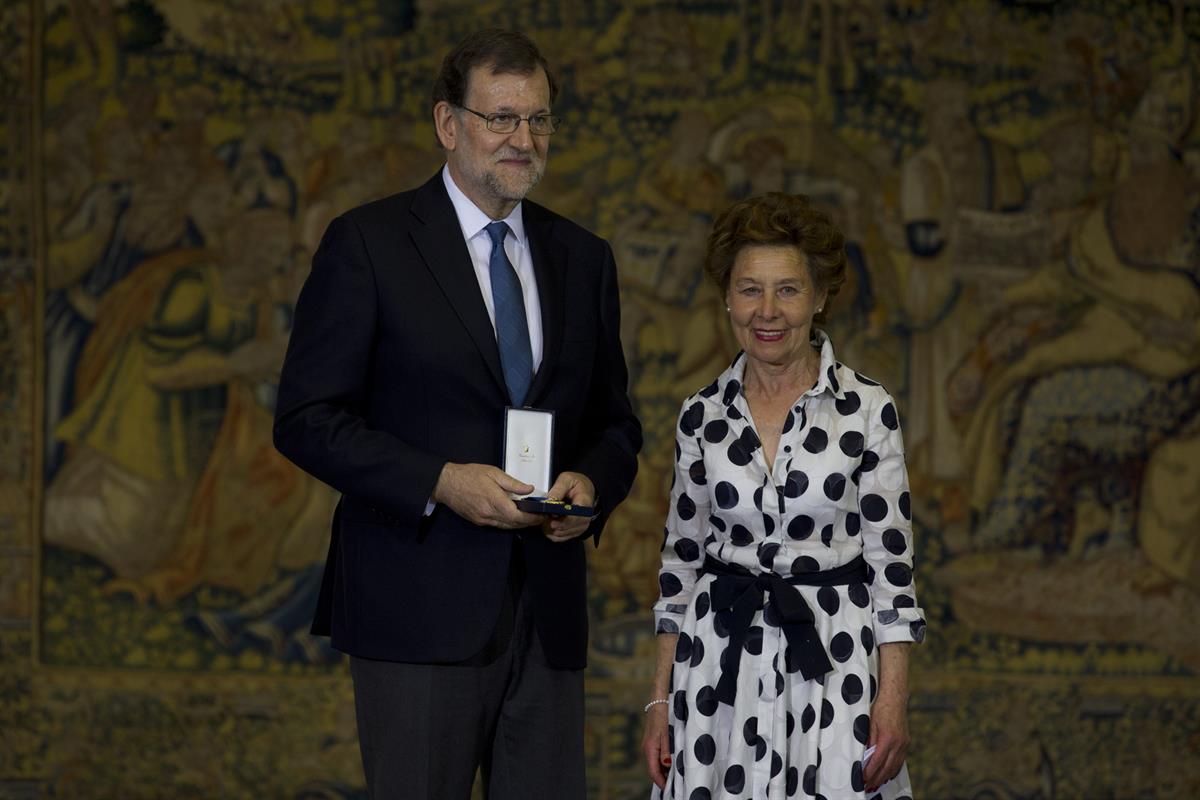 6/05/2016. Rajoy entrega las Medallas de Oro al Mérito en el Trabajo. El presidente del Gobierno en funciones, Mariano Rajoy, entrega la med...