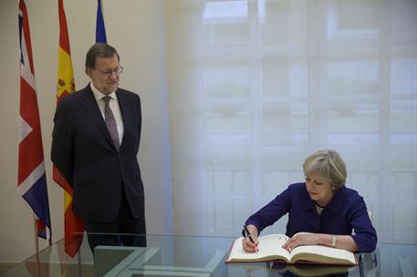 13/10/2016. Rajoy recibe a la primera ministra británica, Theresa May. El presidente del Gobierno en funciones, Mariano Rajoy, junto a la pr...
