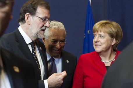 20/10/2016. Mariano Rajoy asiste al Consejo Europeo. El presidente del Gobierno en funciones, Mariano Rajoy, conversa con la canciller alema...