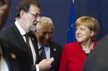 El presidente del Gobierno en funciones, Mariano Rajoy, y la canciller alemana, Angela Merkel (FOTO: EFE)