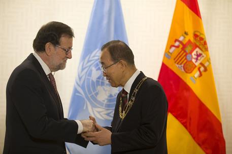 20/12/2016. Viaje de Mariano Rajoy a los Estados Unidos. El presidente del Gobierno, Mariano Rajoy, impone el Collar de la Orden del Mérito ...
