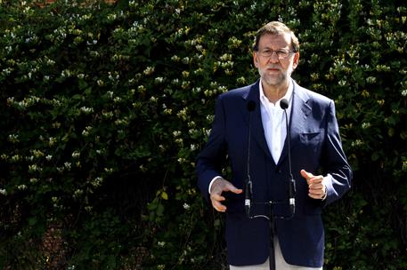 26/06/2016. Rajoy ejerce su derecho al voto. El presidente del Gobierno en funciones, Mariano Rajoy, se dirige a los medios de comunicación ...