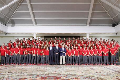 28/07/2016. Rajoy recibe al equipo olímpico. Foto de familia del presidente del Gobierno en funciones, Mariano Rajoy, y equipo español parti...
