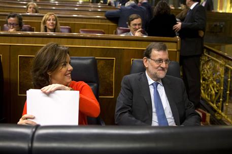 30/11/2016. Rajoy asiste a la sesión de control del Gobierno en el Congreso. El presidente del Gobierno, Mariano Rajoy, y la vicepresidenta,...