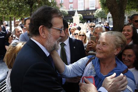 1/06/2017. Rajoy clausura unas jornadas sobre la industria organizadas por la UGT. El presidente del Gobierno, Mariano Rajoy, saluda a los v...
