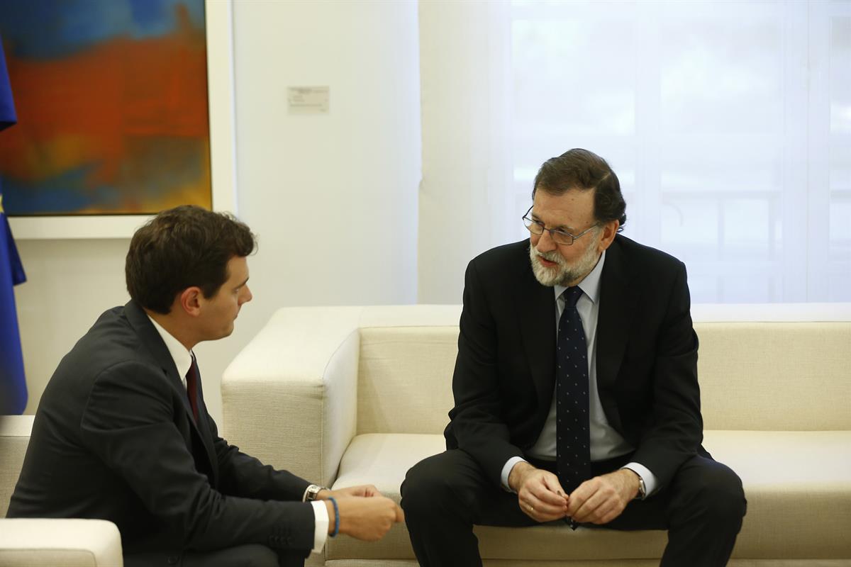2/10/2017. Mariano Rajoy recibe a Albert Rivera. El presidente del Gobierno, Mariano Rajoy, conversa con el presidente de Ciudadanos, Albert...