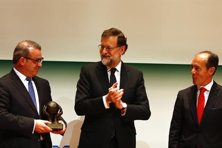4/12/2017. Rajoy preside la entrega de los IV Premios CEPYME. El presidente del Gobierno, Mariano Rajoy, durante la entrega del Premio CEPYM...