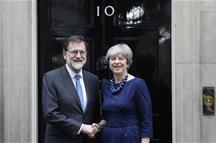 El presidente del Gobierno, Mariano Rajoy, y la primera ministra británica, Theresa May
