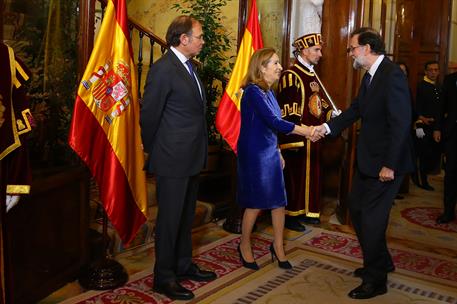 6/12/2017. Día de la Constitución 2017. El presidente del Gobierno, Mariano Rajoy, saluda a la presidenta del Congreso de los Diputados, Ana...