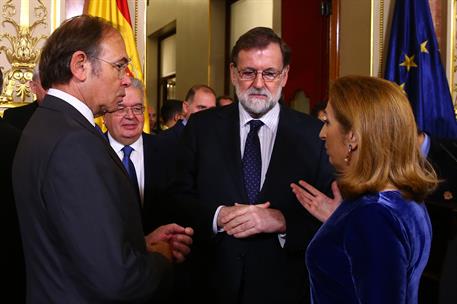 6/12/2017. Día de la Constitución 2017. El presidente del Gobierno, Mariano Rajoy, conversa con la presidenta del Congreso de los Diputados,...