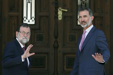 7/08/2017. El presidente del Gobierno recibido por SM el Rey en Miravent. El Rey Felipe VI y el presidente del Gobierno, Mariano Rajoy, en l...