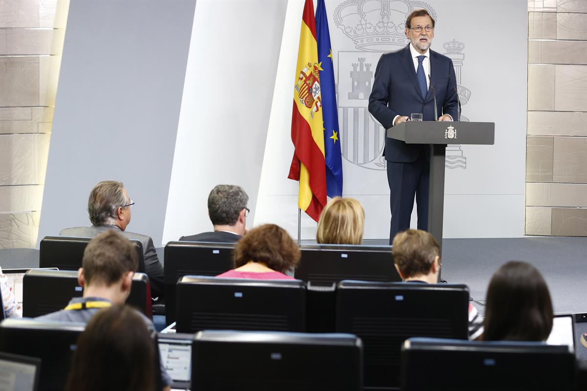 7/09/2017. Rajoy comparece tras el Consejo de Ministros extraordinario. El presidente del Gobierno, Mariano Rajoy, ha comparecido tras el Co...