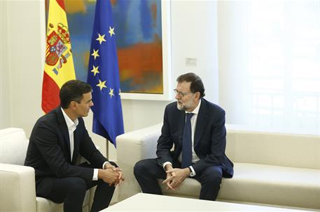 7/09/2017. Rajoy recibe al secretario general del PSOE. El presidente del Gobierno, Mariano Rajoy, recibe en La Moncloa al secretario genera...