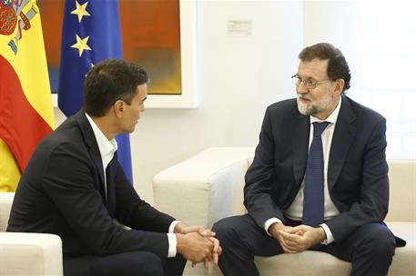 7/09/2017. Rajoy recibe al secretario general del PSOE. El presidente del Gobierno, Mariano Rajoy, recibe en La Moncloa al secretario genera...