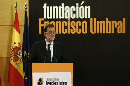 8/05/2017. Rajoy entrega el Premio Francisco Umbral a Fernando Aramburu. El presidente del Gobierno, Mariano Rajoy, pronuncia unas palabras ...