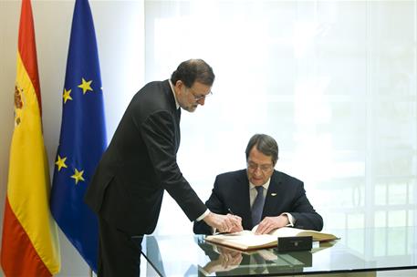 10/04/2017. Rajoy recibe al presidente de la República de Chipre. El presidente de la República de Chipre, Nicos Anastasiades, firma el Libr...