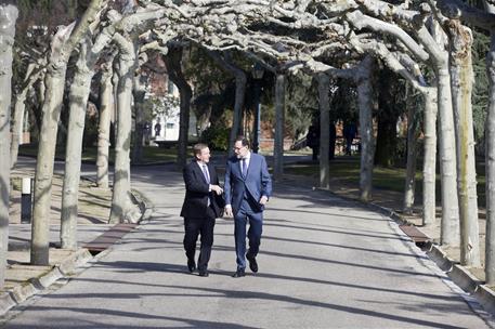 12/01/2017. Rajoy recibe al primer ministro de Irlanda, Enda Kenny. El presidente del Gobierno, Mariano Rajoy, pasea junto al primer ministr...