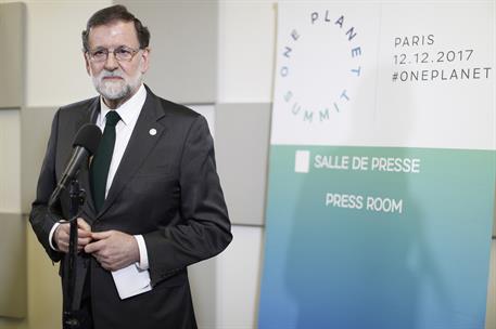 12/12/2017. Rajoy asiste a la Cumbre del Clima en París. El presidente del Gobierno, Mariano Rajoy, durante el encuentro con los medios de c...