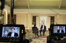 El presidente del Gobierno, Mariano Rajoy, durante la entrevista concedida a TVE (Foto: Pool Moncloa)