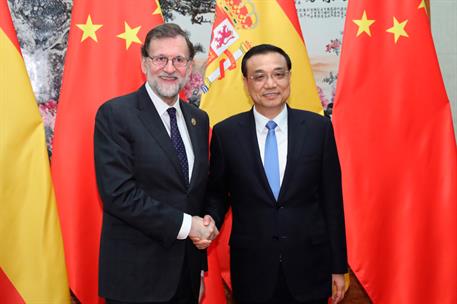 13/05/2017. Viaje de Mariano Rajoy a la República Popular de China. El presidente del Gobierno, Mariano Rajoy, saluda al primer ministro de ...