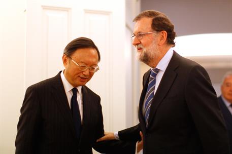 14/09/2017. Rajoy recibe al consejero de Estado de la República Popular de China, Yang Jiechi. El presidente del Gobierno, Mariano Rajoy, sa...