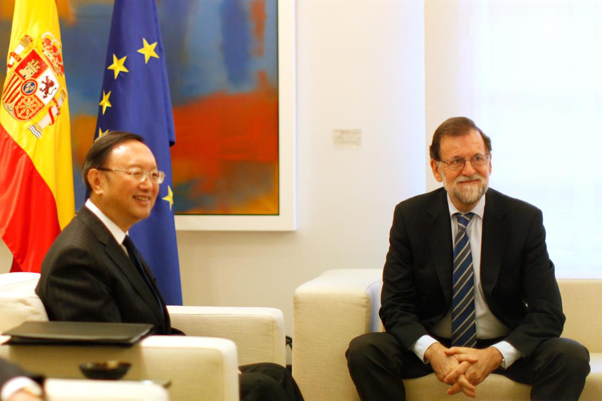 14/09/2017. Rajoy recibe al consejero de Estado de la República Popular de China, Yang Jiechi. El presidente del Gobierno, Mariano Rajoy, po...