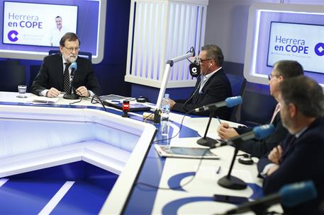 14/11/2017. Mariano Rajoy, en el programa "Herrera en COPE" de la Cadena COPE. El presidente del Gobierno, Mariano Rajoy, durante la entrevi...