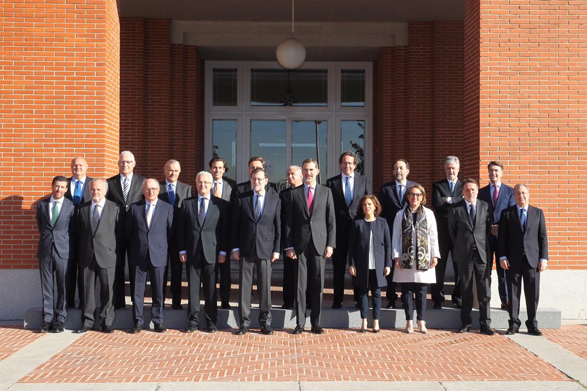 16/03/2017. Rajoy asiste a la sesión ordinaria del Patronato de la Fundación Carolina. El presidente del Gobierno, Mariano Rajoy, junto al R...