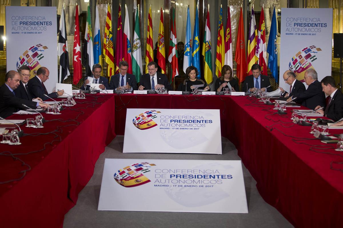17/01/2017. Mariano Rajoy preside la VI Conferencia de Presidentes. Los participantes con Mariano Rajoy al inicio de las sesiones de trabajo...