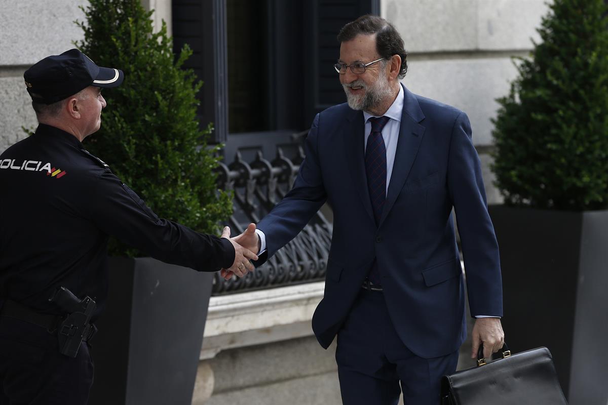 17/05/2017. Rajoy asiste a la sesión de control al Gobierno en el Congreso. El presidente del Gobierno, Mariano Rajoy, a su llegada a la ses...