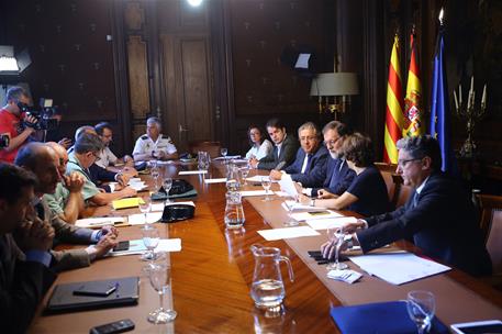 18/08/2017. Rajoy preside la reunión de coordinación del atentado. El presidente del Gobierno, Mariano Rajoy, junto a la vicepresidenta, Sor...