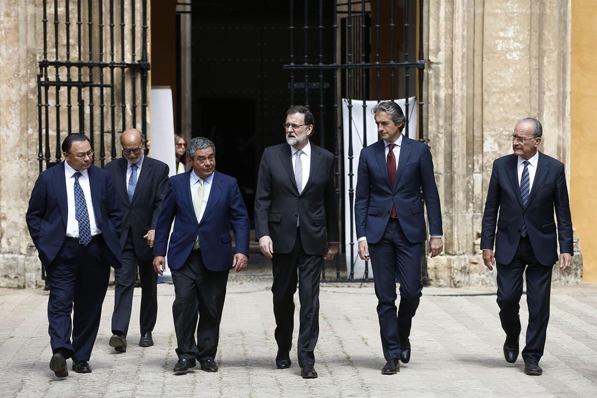 21/04/2017. Rajoy clausura la Jornada "SER 25 años de AVE". El presidente del Gobierno, Mariano Rajoy, el ministro de Fomento, Iñigo de la S...