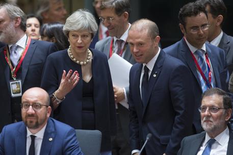 22/06/2017. Mariano Rajoy asiste al Consejo Europeo. El primer ministro belga, Charles Michel; la primera ministra británica, Theresa May; e...