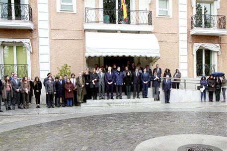 23/03/2017. ‌Minuto de silencio por los atentados de Londres. El presidente del Gobierno, Mariano Rajoy, junto al embajador del Reino Unido ...